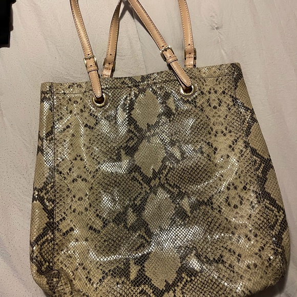 Michael Kors tote - Picture 3 of 6